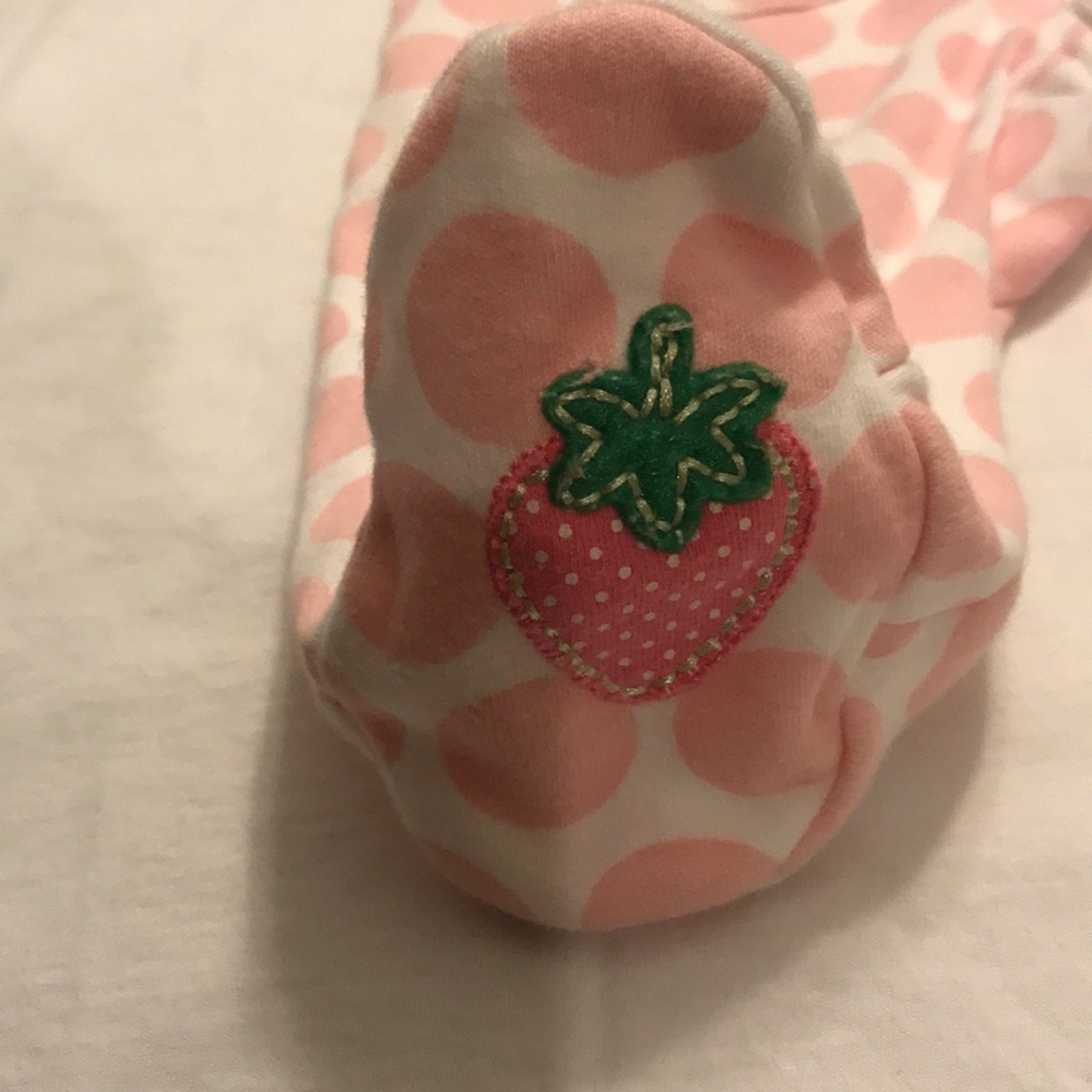 SOLD! 🍓 Carter’s Footed Pajamas 3 month 🍓 - Picture 2 of 5